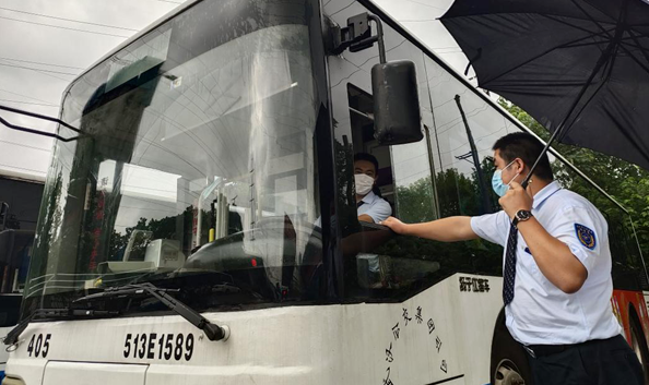 武漢公交多舉措應對強降雨天氣，保障市民安全出行(圖2)