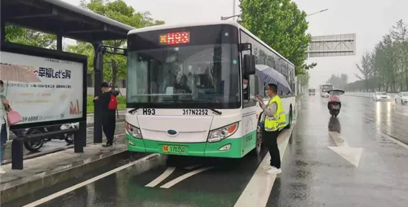 武漢公交多舉措應對強降雨天氣，保障市民安全出行(圖4)